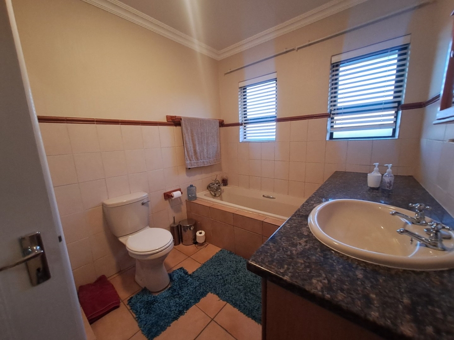 4 Bedroom Property for Sale in Heuwelsig Free State